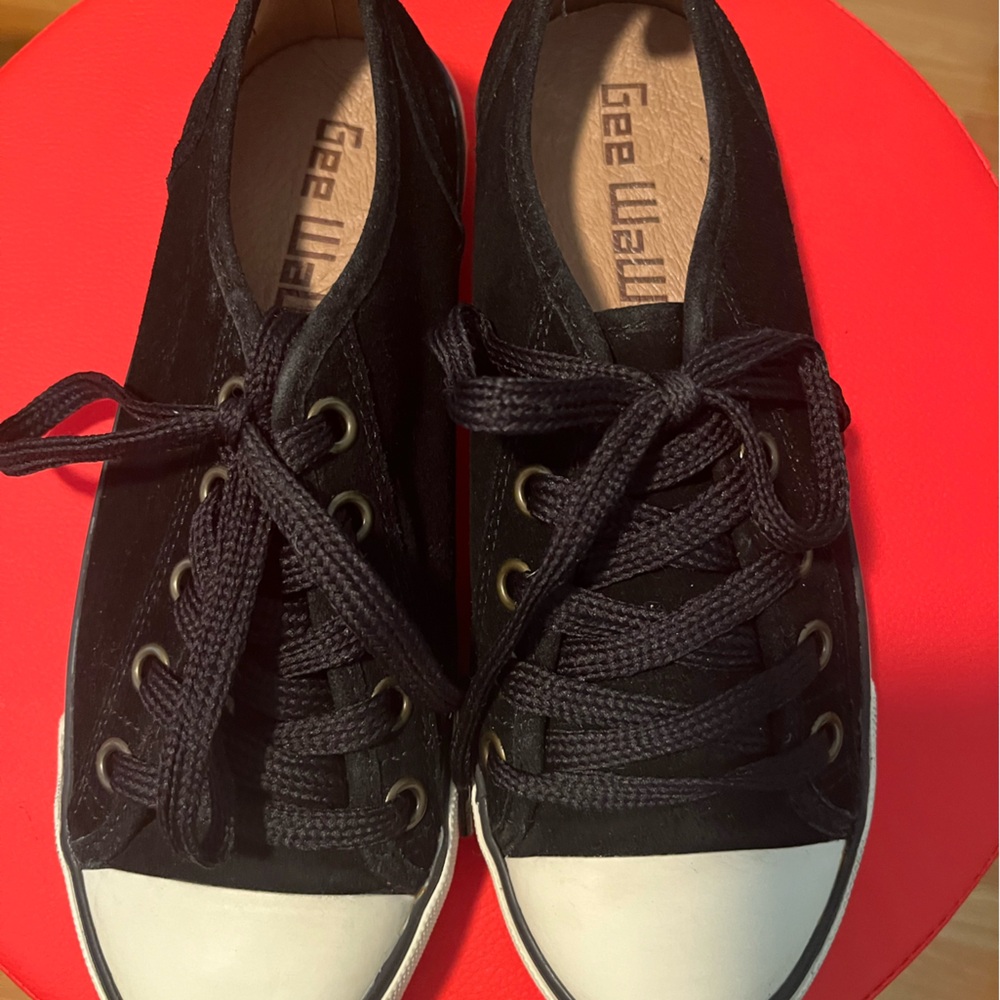 Gee Wawa   Black, suede, suede lining  , size 7,